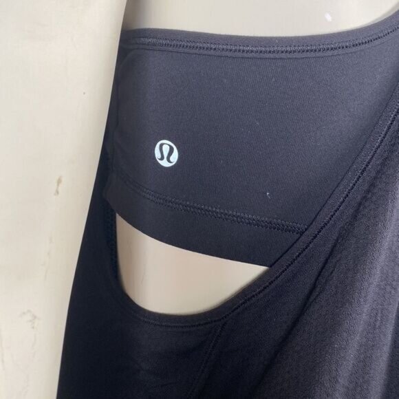 Lululemon - Picture 3 of 3
